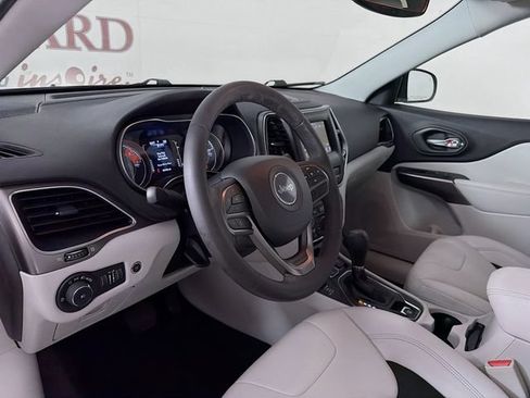 Used 2020 Jeep Cherokee Latitude Plus w/ Comfort/Convenience Group AWD/4WD image 11
