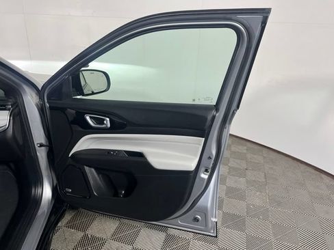 Used 2023 Jeep Compass Limited w/ Elite Group AWD/4WD image 30