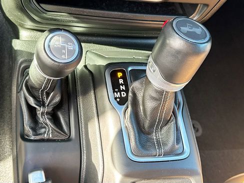Used 2022 Jeep Wrangler Unlimited Sahara w/ Cold Weather Group AWD/4WD image 18