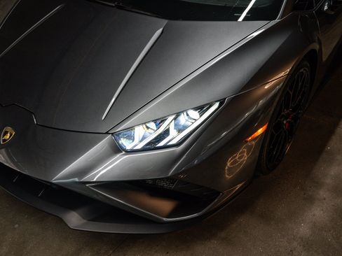Used 2021 Lamborghini Huracan EVO RWD image 15