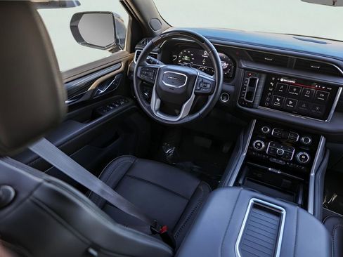 Used 2023 GMC Yukon Denali w/ Advanced Technology Package image 30