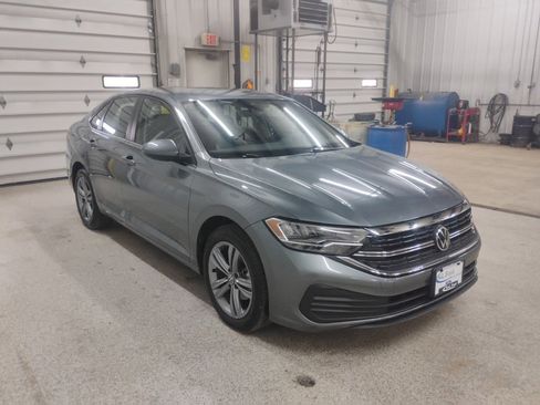 Used 2024 Volkswagen Jetta SE image 5