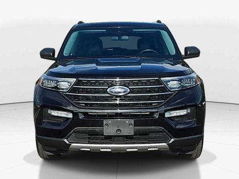 Used 2021 Ford Explorer XLT w/ Equipment Group 202A image 8