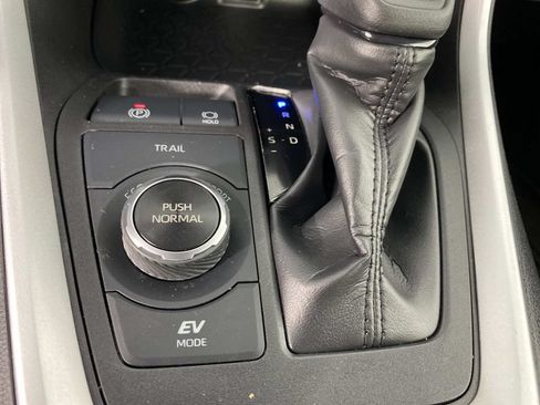 Used 2024 Toyota RAV4 LE AWD/4WD image 21