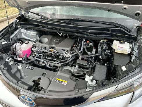 Used 2024 Toyota Sienna XSE image 28