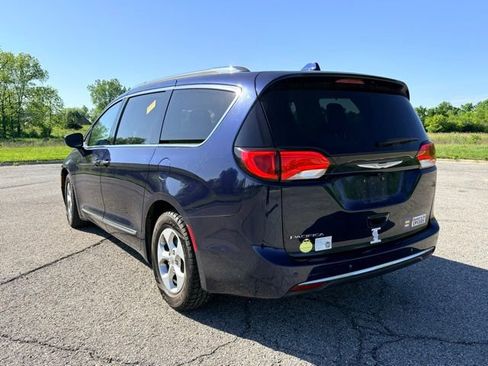 Used 2017 Chrysler Pacifica Touring-L Plus FWD image 3