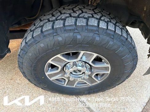 Used 2023 Ford F250 Lariat w/ FX4 Off-Road Package AWD/4WD image 19