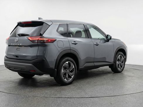 Used 2025 Nissan Rogue SV FWD image 9