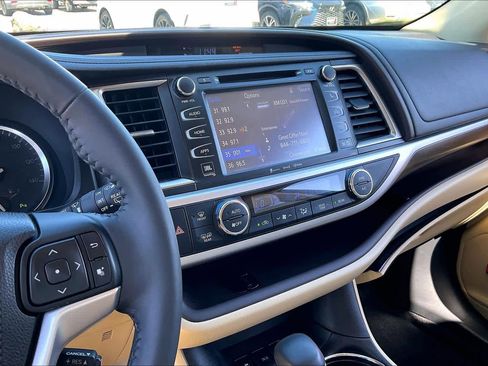 Used 2016 Toyota Highlander Limited image 6