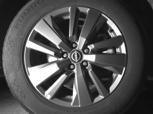 Used 2025 Nissan Pathfinder SV FWD image 13