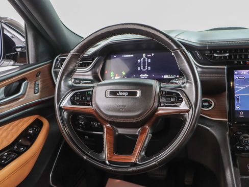 Used 2022 Jeep Grand Cherokee L Summit w/ Advanced Protech Group IV AWD/4WD image 12