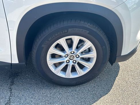 Used 2024 Toyota Grand Highlander XLE image 41