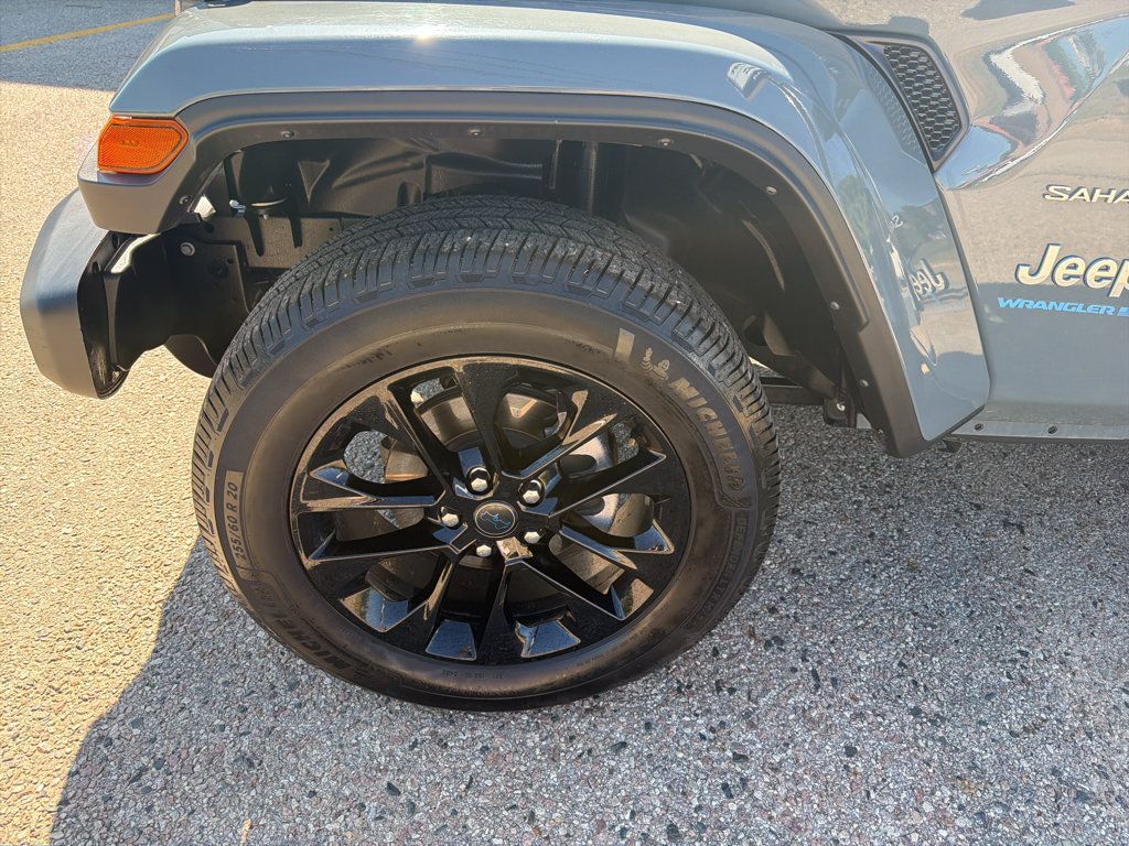 Used 2024 Jeep Wrangler Unlimited Sahara AWD/4WD image 3