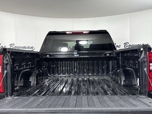 Used 2023 Chevrolet Silverado 1500 LT w/ Z71 Off-Road Package image 9