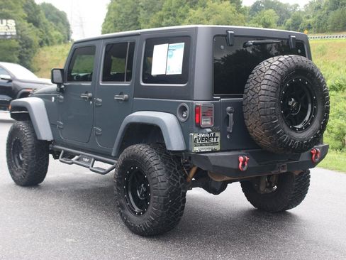 Used 2016 Jeep Wrangler Unlimited Rubicon w/ Connectivity Group AWD/4WD image 5