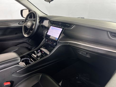 Used 2023 Jeep Grand Cherokee Limited w/ Black Appearance Package AWD/4WD image 28