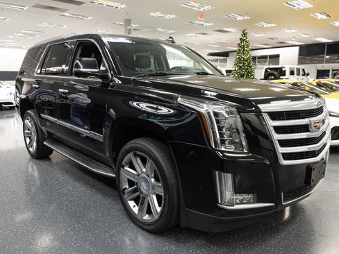 Used 2017 Cadillac Escalade Luxury image 5