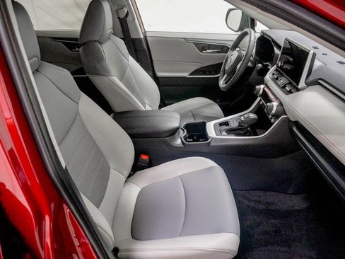 Used 2024 Toyota RAV4 XLE Premium image 31