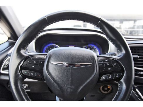 Used 2020 Chrysler Pacifica Touring w/ Advanced Safetytec Group image 17