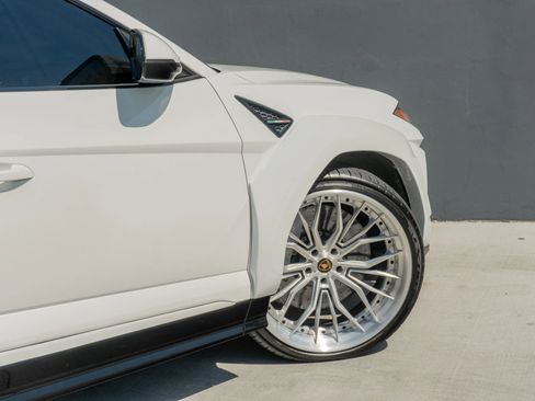 Used 2019 Lamborghini Urus AWD/4WD image 40