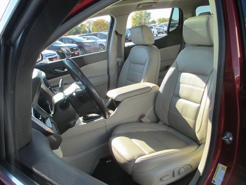 Used 2019 GMC Acadia Denali image 18