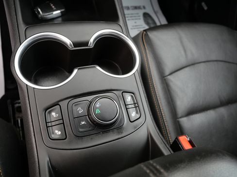Used 2020 GMC Terrain SLT w/ Preferred Package FWD image 16