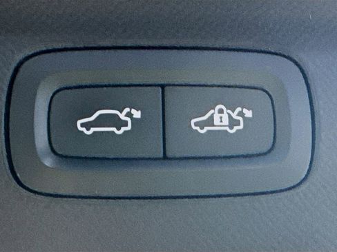 Used 2022 Volvo XC90 T6 Momentum w/ Advanced Package image 31