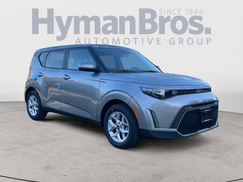 New 2025 Kia Soul LX image 1