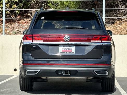 Used 2024 Volkswagen Atlas SE w/ Panoramic Sunroof Package FWD image 4