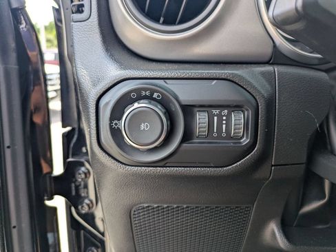 Used 2022 Jeep Wrangler Unlimited Sport AWD/4WD image 16