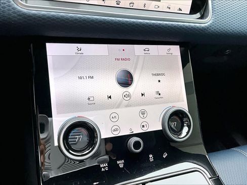 Used 2020 Land Rover Range Rover Velar R-Dynamic S image 32