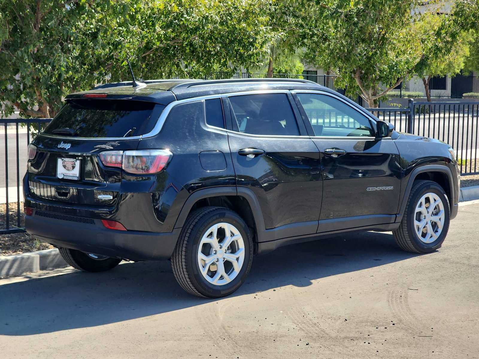 Used 2024 Jeep Compass Latitude AWD/4WD image 8