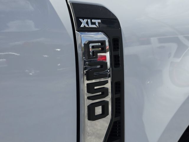 Used 2025 Ford F250 XLT AWD/4WD image 13