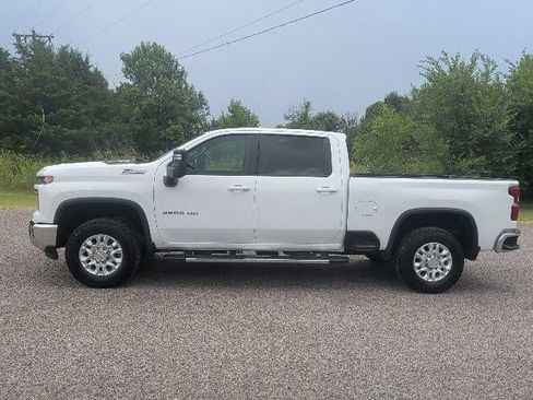 Used 2025 Chevrolet Silverado 2500 LT AWD/4WD image 3