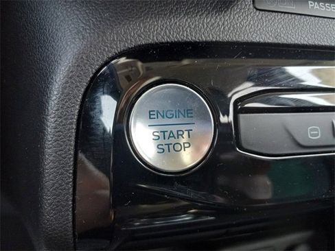 Used 2025 Ford Escape SE image 23