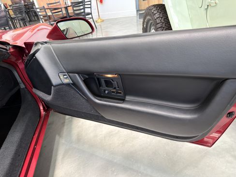 Used 1991 Chevrolet Corvette Coupe RWD image 11