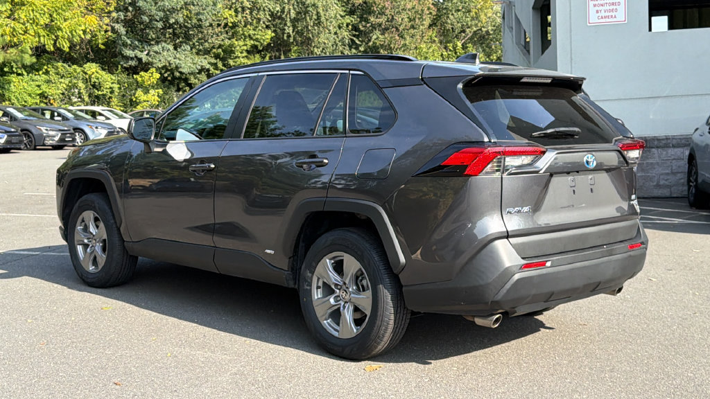 Used 2024 Toyota RAV4 LE AWD/4WD image 3