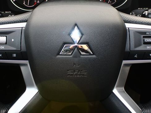 New 2026 Mitsubishi Outlander ES image 14