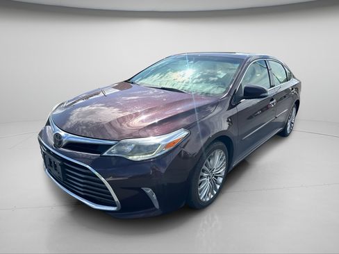 Used 2016 Toyota Avalon Limited w/ Toyota Safety Sense Package FWD image 14