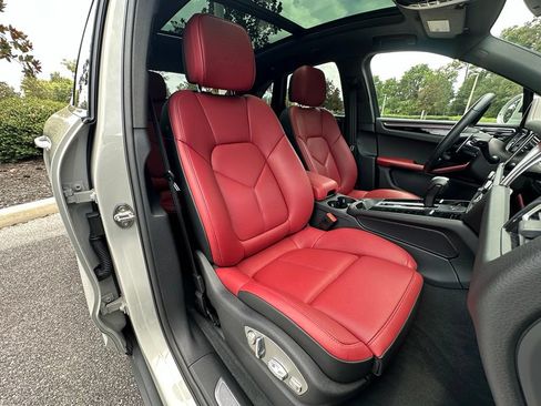 Used 2026 Porsche Macan AWD/4WD image 19