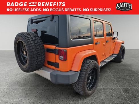 Used 2012 Jeep Wrangler Unlimited Sahara w/ Connectivity Group AWD/4WD image 4