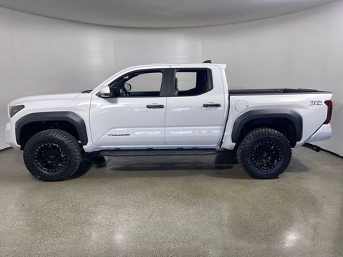 New 2025 Toyota Tacoma TRD Off-Road image 6