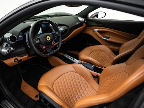Used 2021 Ferrari F8 Tributo RWD image 29