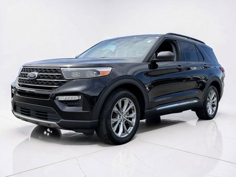 Used 2023 Ford Explorer XLT w/ Equipment Group 202A RWD image 4