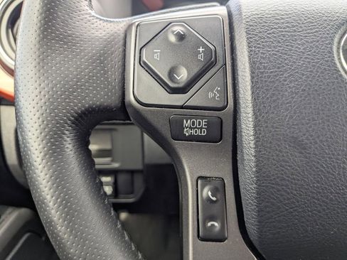 Used 2017 Toyota Tacoma TRD Sport image 26