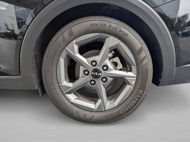 Used 2025 Kia K4 FWD image 13