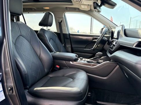 Used 2022 Toyota Highlander Platinum AWD/4WD image 12