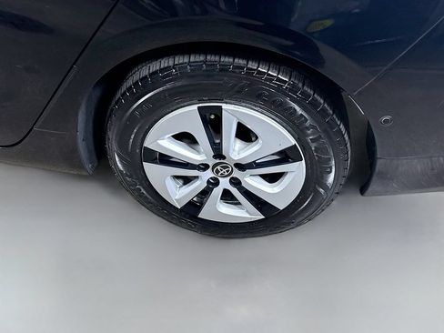 Certified 2018 Toyota Prius Two w/ Prius Two Safety Plus Package FWD image 29