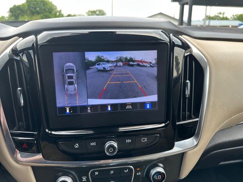 Used 2023 Chevrolet Traverse LT w/ Rear Camera Mirror Package AWD/4WD image 34