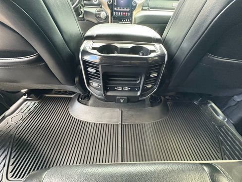 Used 2019 RAM 1500 Laramie AWD/4WD image 29